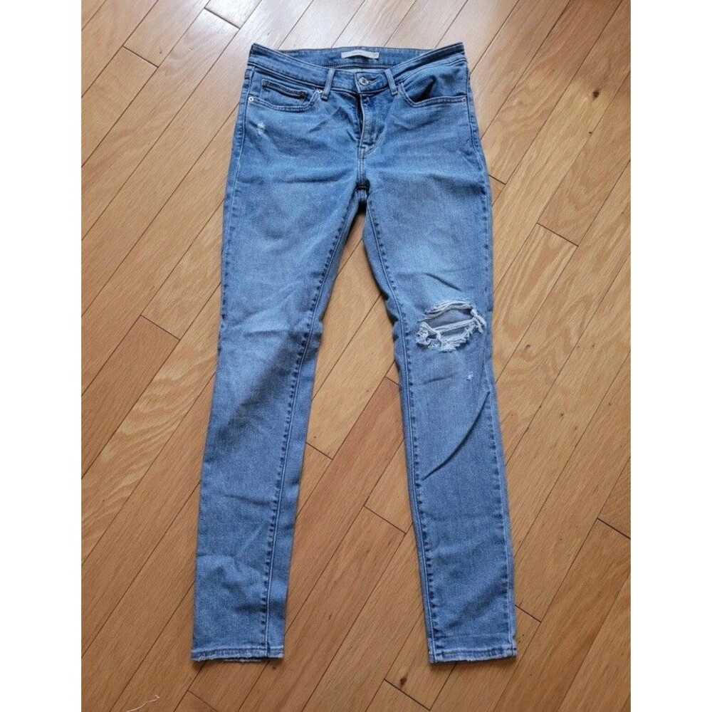 Levi’s 711 Skinny fit size 26x32 Distressed